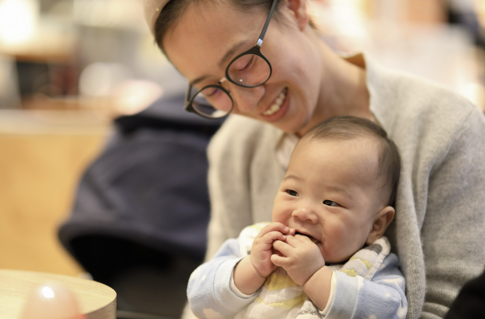 perkembangan attachment anak, secure attachment, bonding dengan anak, cara membangun ikatan emosional, parenting anak usia dini, Bunda, si Kecil
